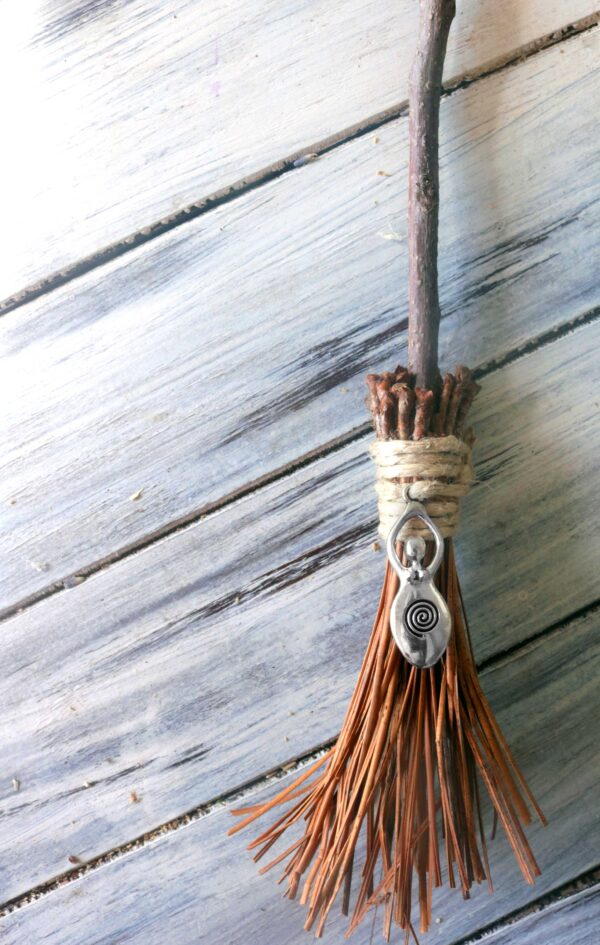 DIY Besom Style Broom Tutorial
