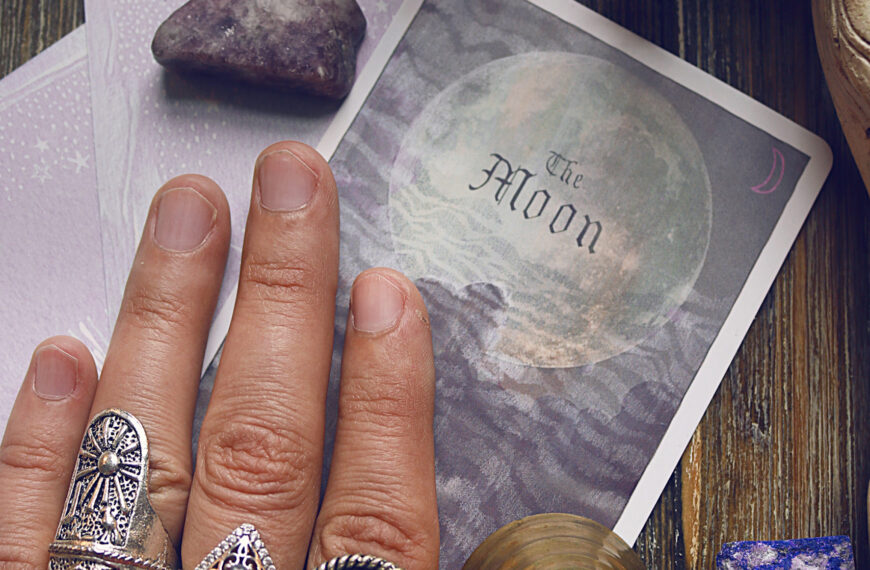Why I use oracle cards instead of tarot cards when reading for myself.