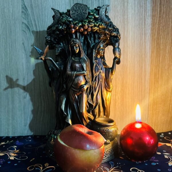 Enchantment of the Haunted Apple – Reconciliation Spell (DIY Cast-Along)